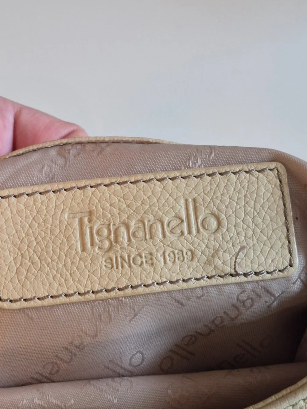 Tignanello Cream Pebbled Leather Crossbody Bag Multi Pocket Adjustable Strap
